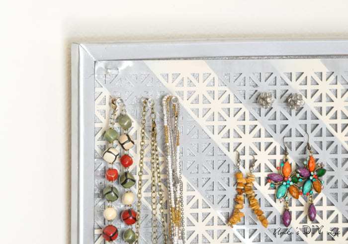 This DIY jewelry organizer is so pretty! And so easy to make!
