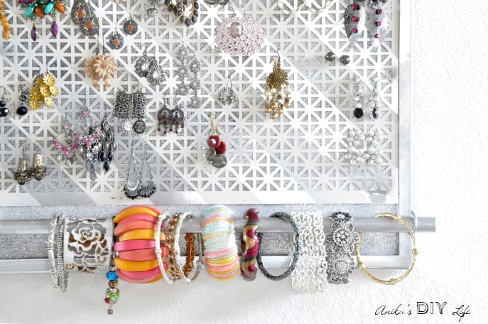 Wow! this diy jewelry organizer has everything I need to hold all my jewelry!