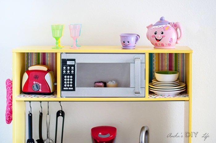 Bright and fun Ikea play kitchen hack! 
