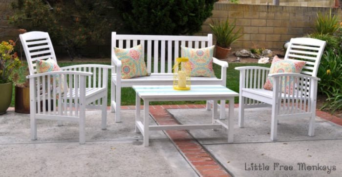 Painting outdoor wood - patio set makeover - Little Free Monkeys