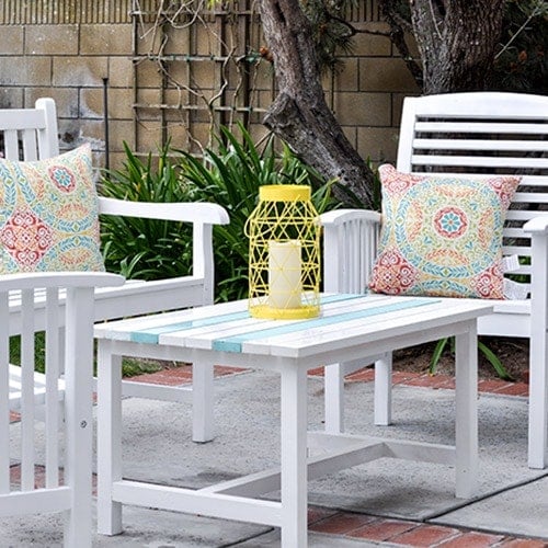 This DIY outdoor coffee table is a super simple to build using only $15 in lumber. The printable free DIY outdoor coffee table plans are availble too!