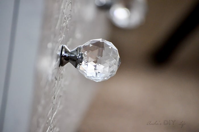 close up of knob on dresser with DIY crackle paint