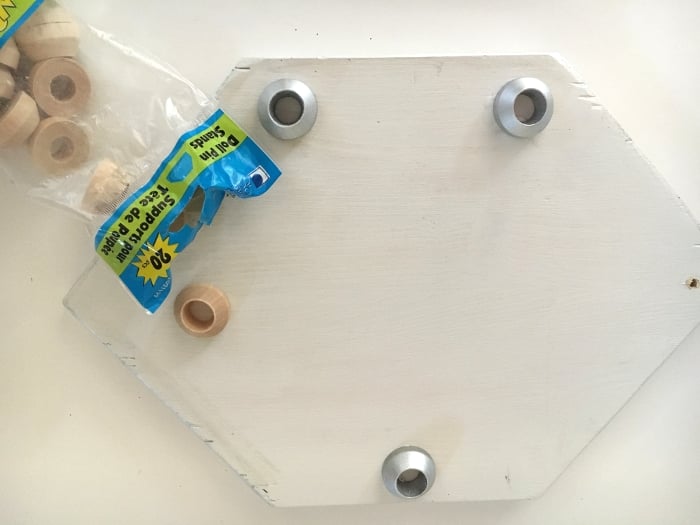 She made this amazing DIY hexagonal marble tray from wood!