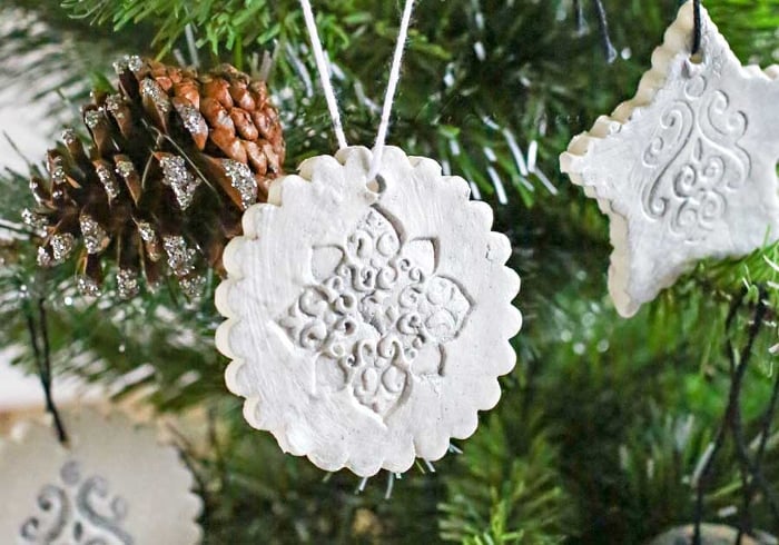 Look at these gorgeous and unique DIY Christmas Ornaments