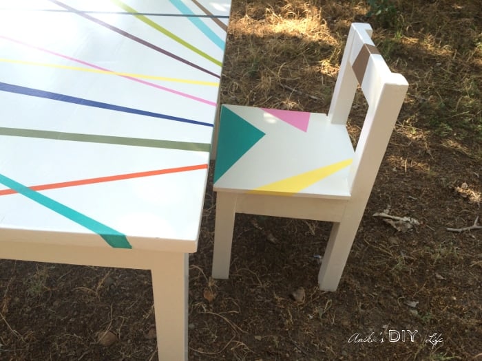 Build an easy DIY kids table and chair set. This simple tutorial can be completed in an afternoon! makes a great gift!