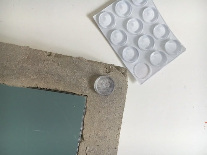 Make an easy DIY mirrored concrete tray with this step by step tutorial