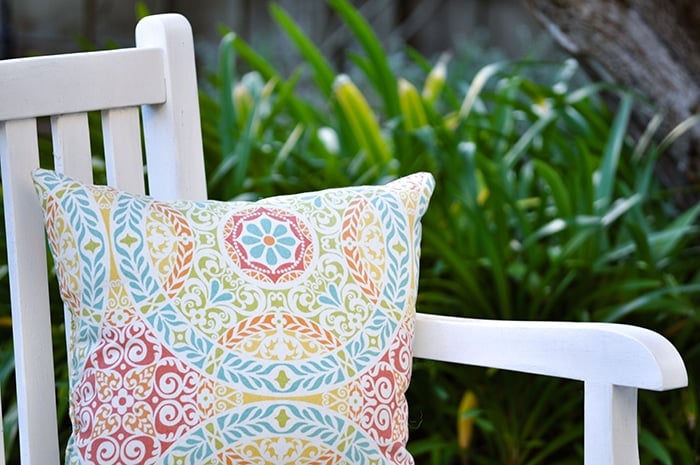 How to clean outdoor pillows and furniture without using any chemicals | Homeright SteamMachine review
