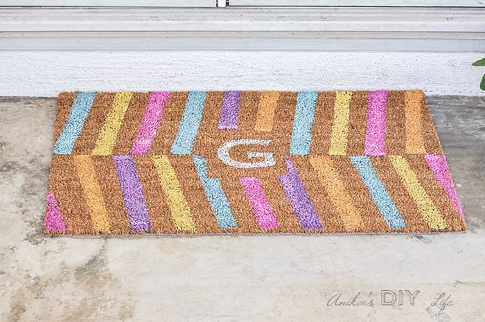 Make your own custom DIY personalized doormat for spring