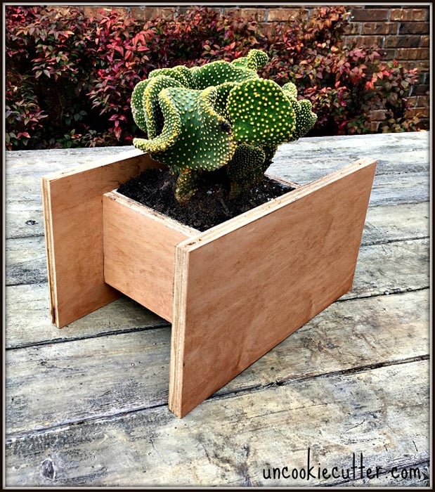Easy 10 minute wooden planter idea