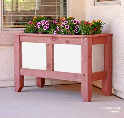 This wood and metal DIY planter and many more ideas to spruce up your curb appeal