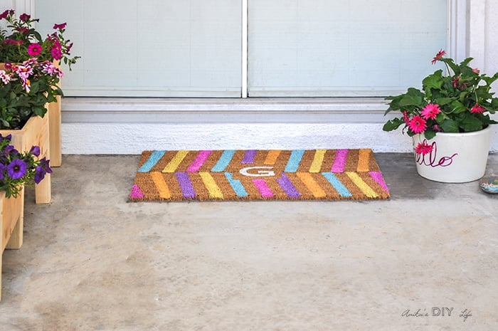 small front porch decorating ideas to add colorful details