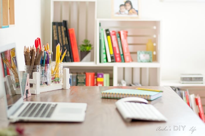 Desk organization idea using a DIY mason jar organizer | scrap wood project idea