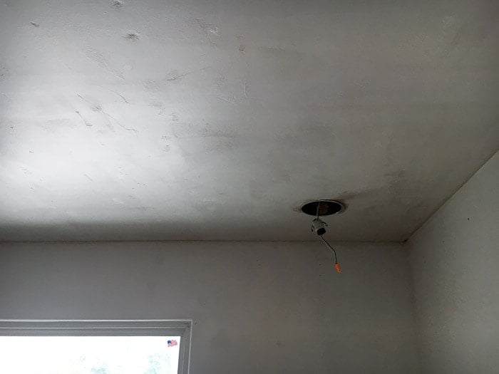 primed ceiling before filling in scratches