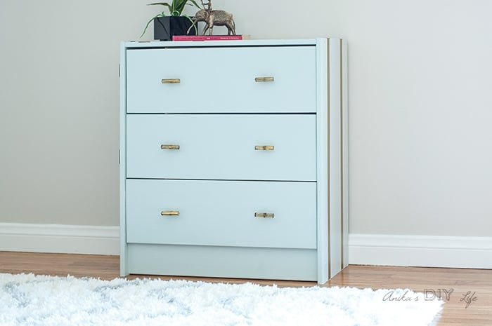 An easy way to add gold stripes to any furniture
