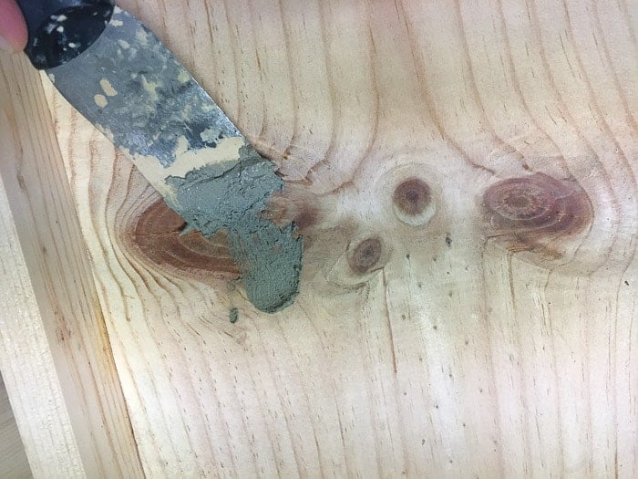 sealing knots in unfinished pine furniture before painting
