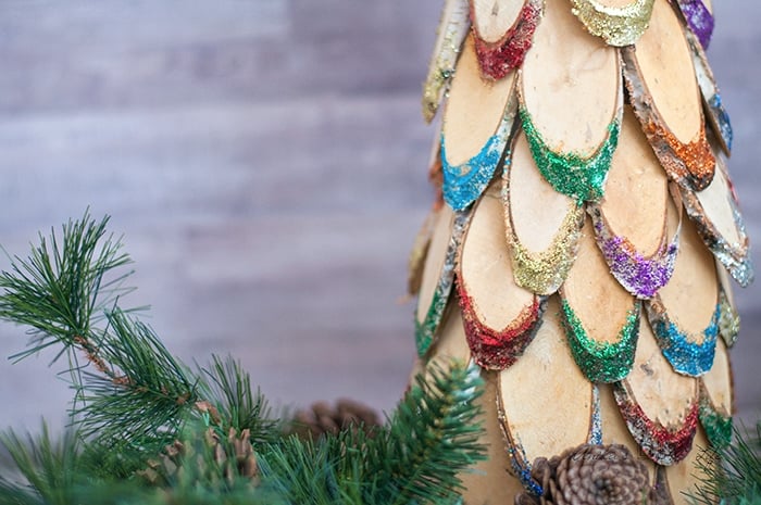 Easy Christmas decor craft. Make a DIY Rustic wood slice Christmas tree