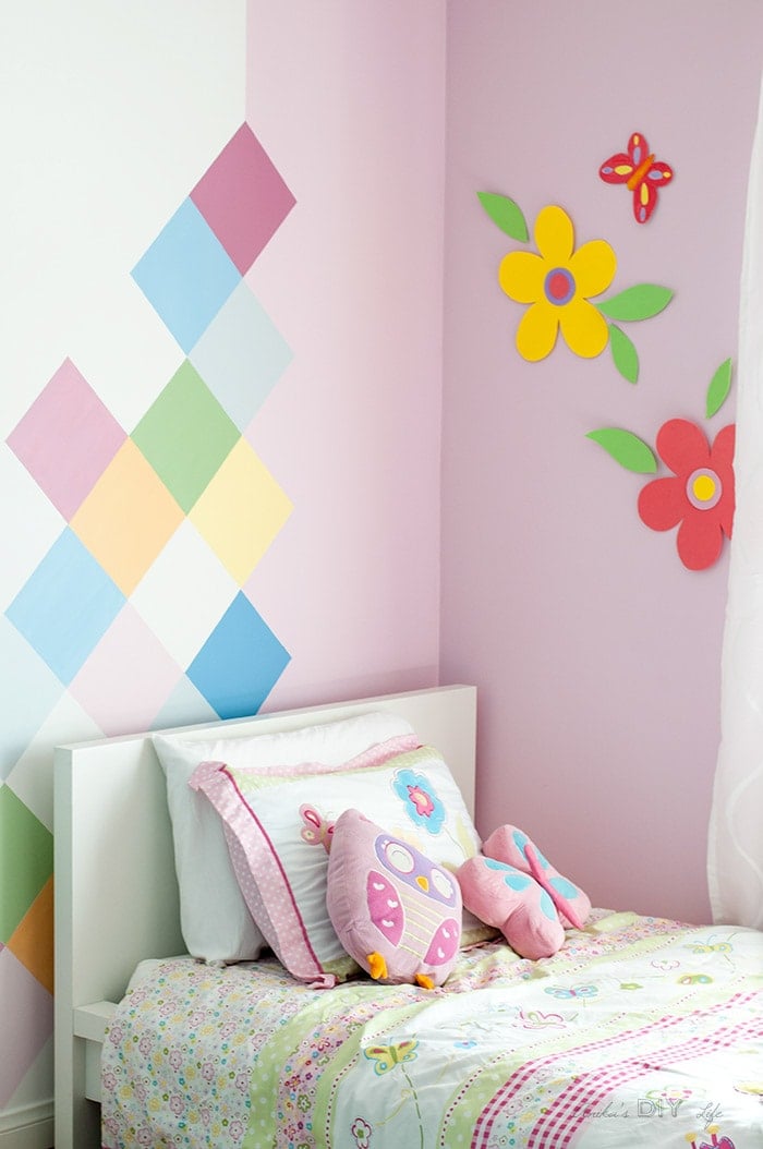 WOW! Girl room accent wall and decor idea