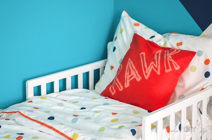 Easy personalized pillow in minutes!! Love this idea!