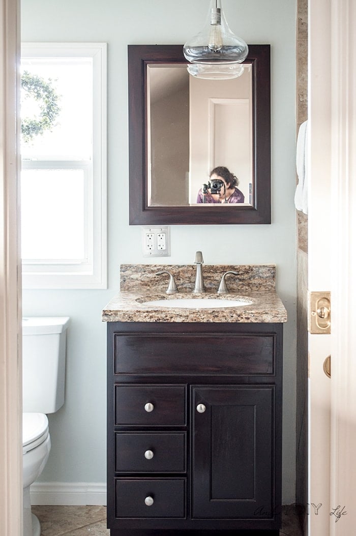 small bathroom makeover ideas- after