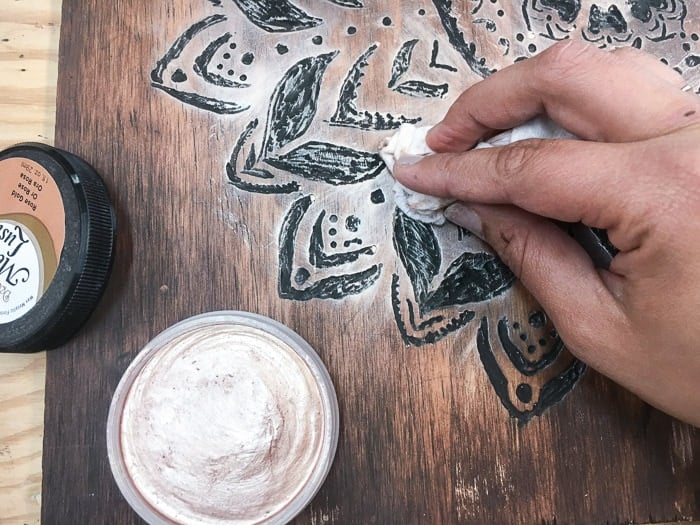 Using metallic wax to add shine to the Dremel wood carving