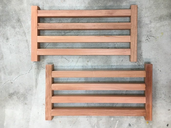 building shelves of the freestanding DIY outdoor towel rack