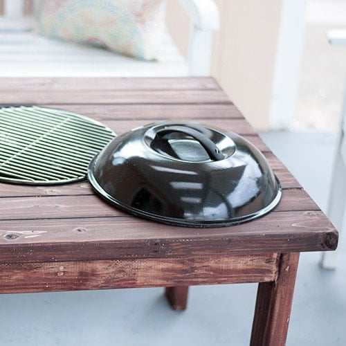 Build this DIY patio table with fire pit for summer backyard parties! This grill table is a quick beginner project and uses a simple Weber grill together with an easy DIY outdoor table.