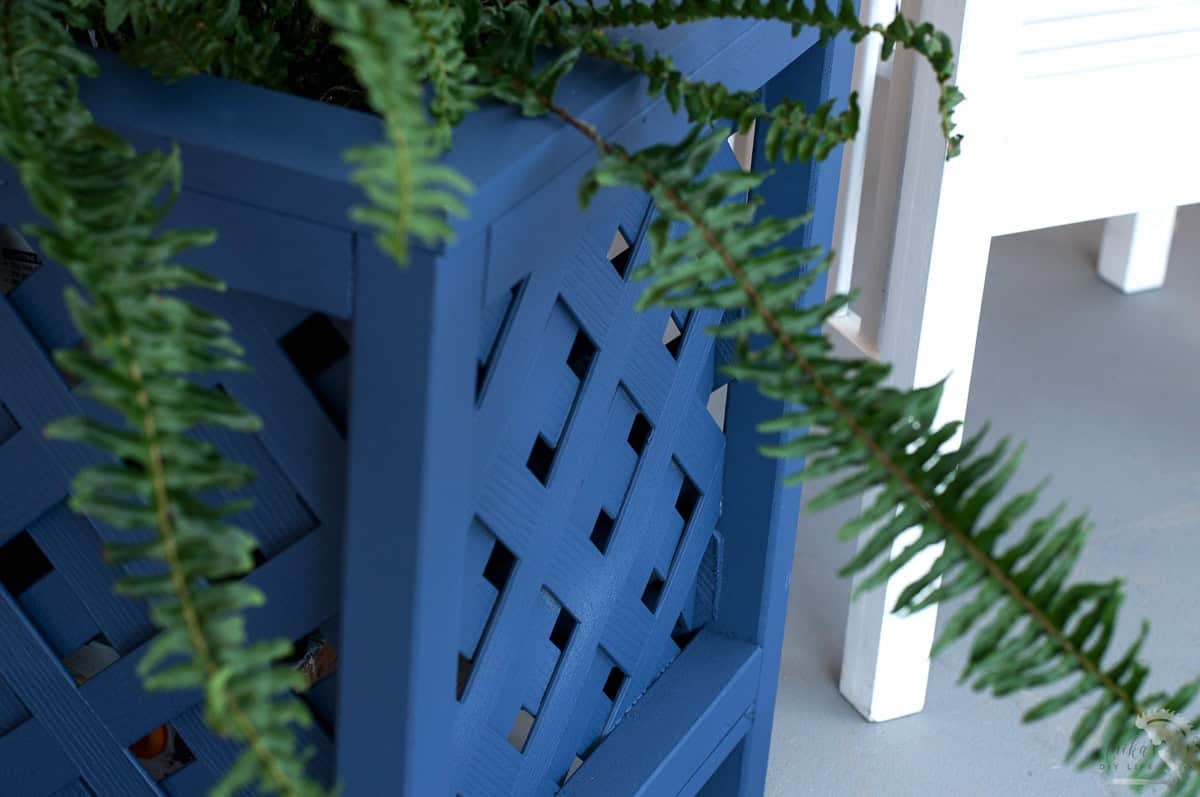 close up of the lattice pattern of the planter.