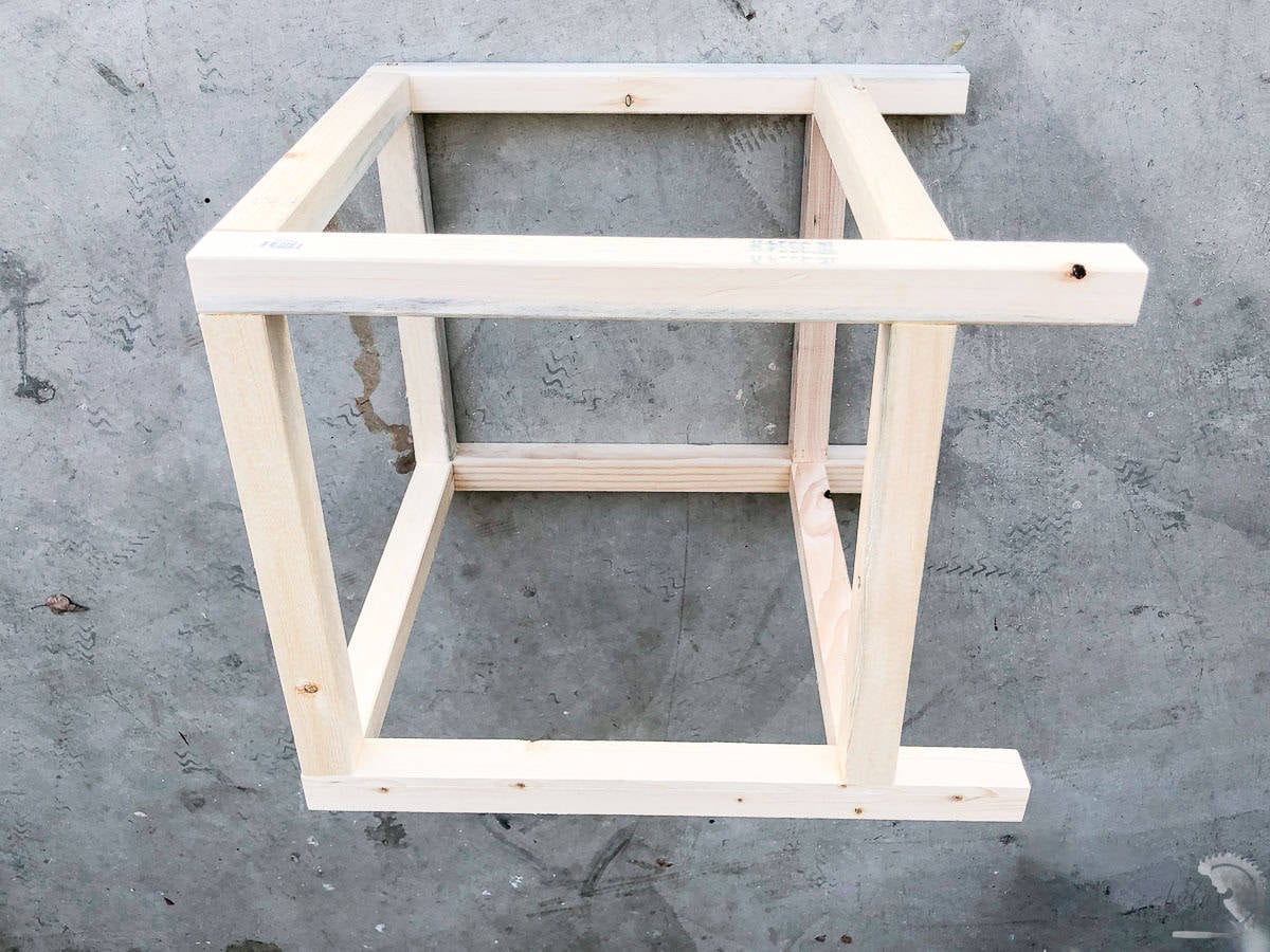using 2x2 boards to build the frame for the lattice planter