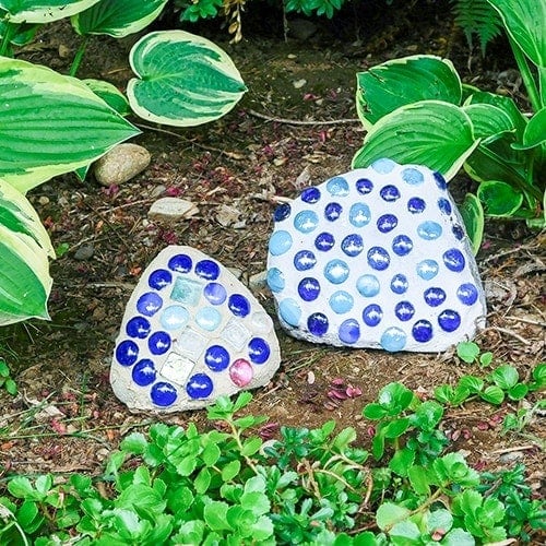 Step by step tutorial on how to make mosaic rocks to add instant color and decor to your garden. Make garden decor with this easy and inexpensive idea!