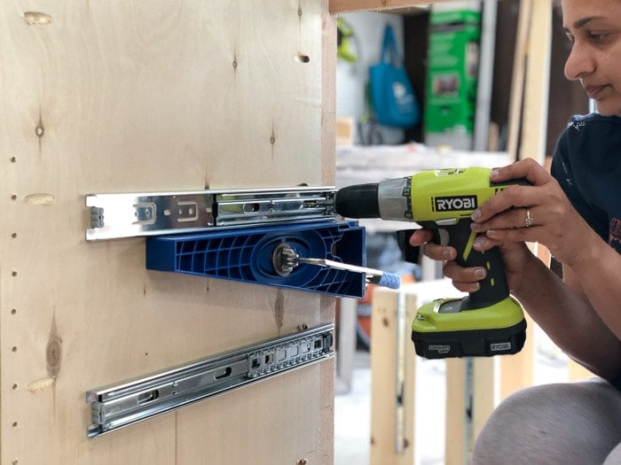 Using the kreg drawer slide jig to attach the drawer slide