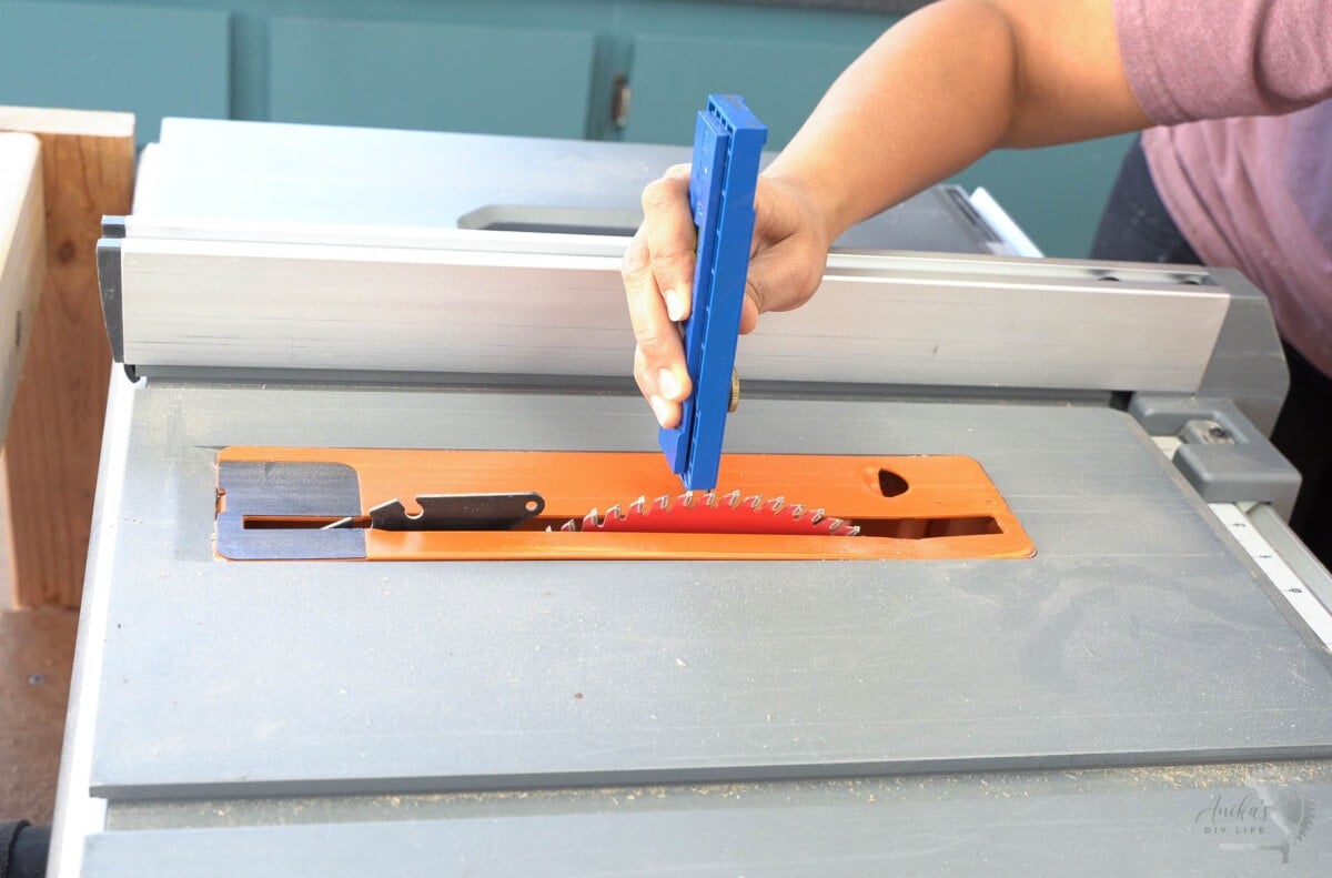 setting up table saw blade height