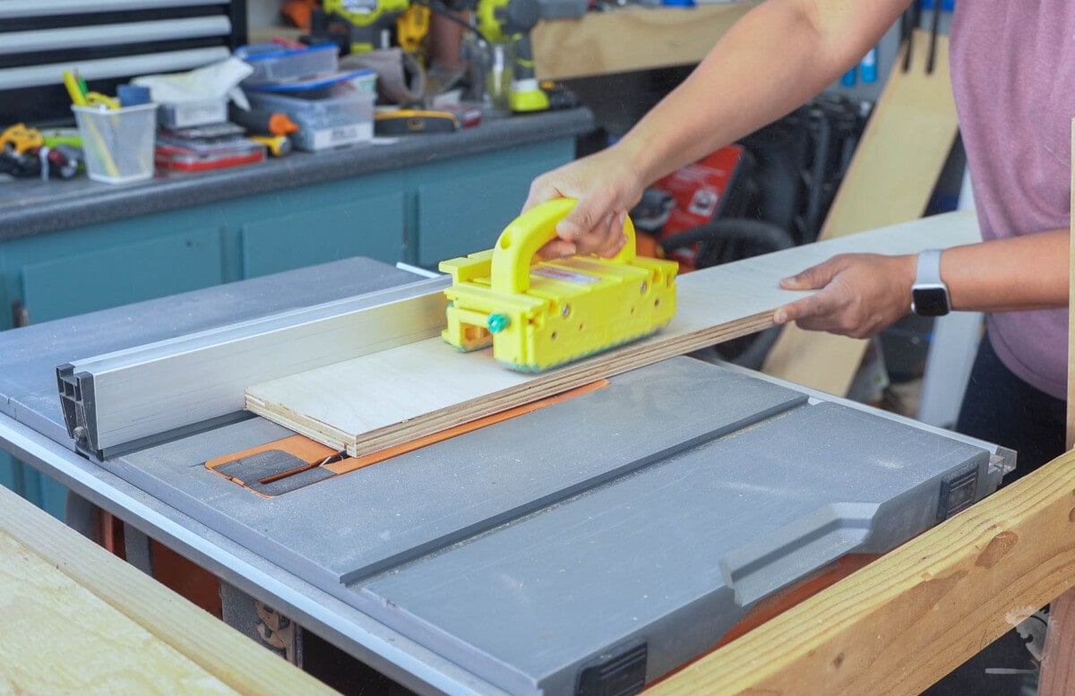 Making a groove in a plywood with table saw