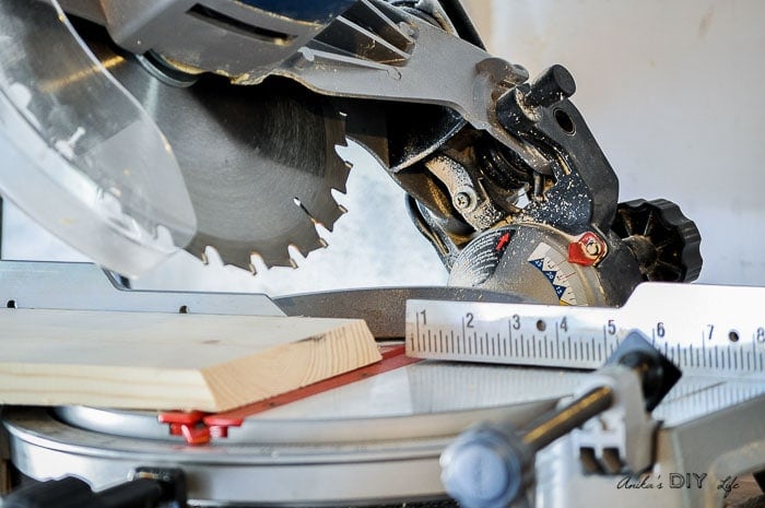 Cutting angle for the tiered plant stand on the miter saw