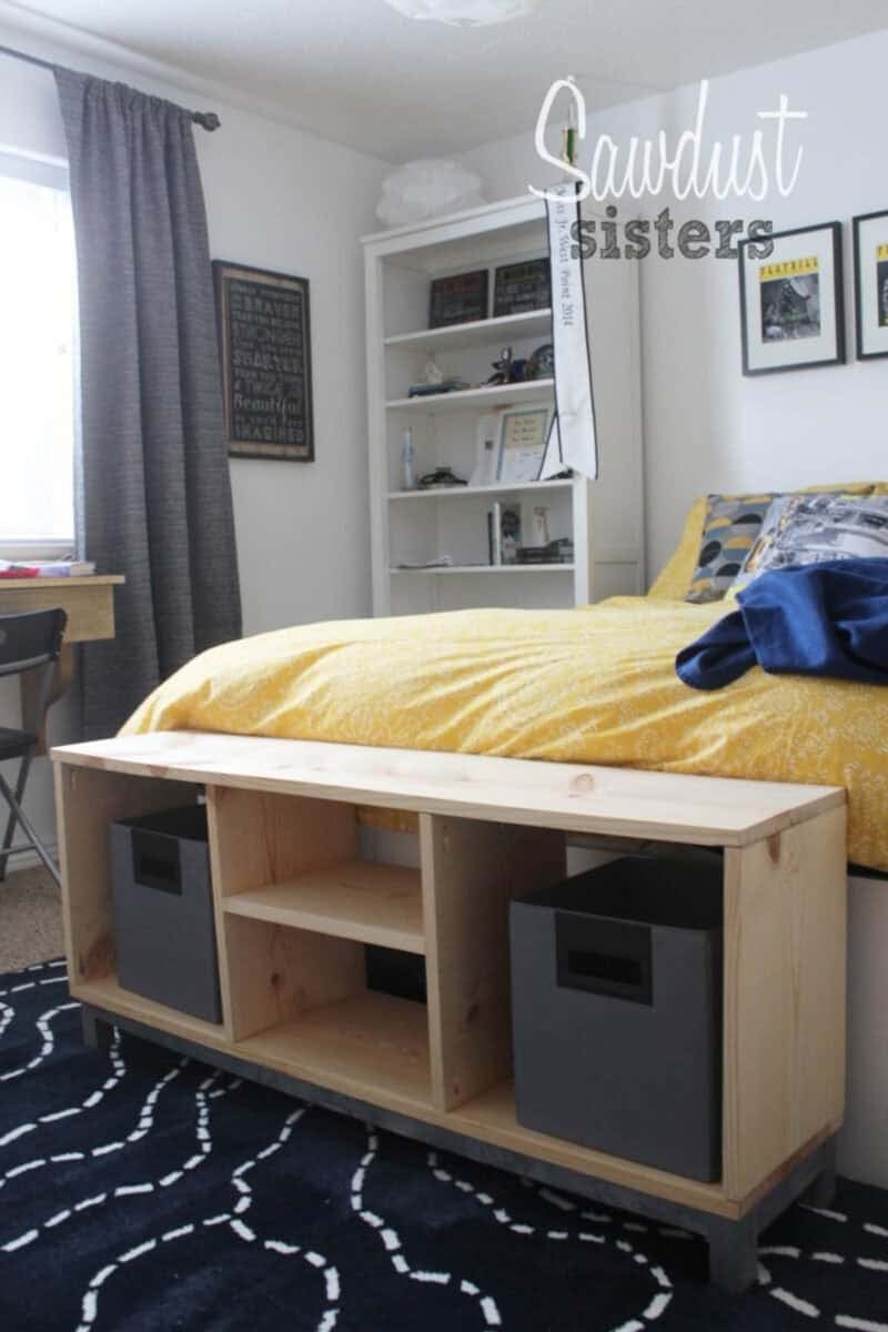 Storage bench idea with two storage cubbies and two shelves in the middle