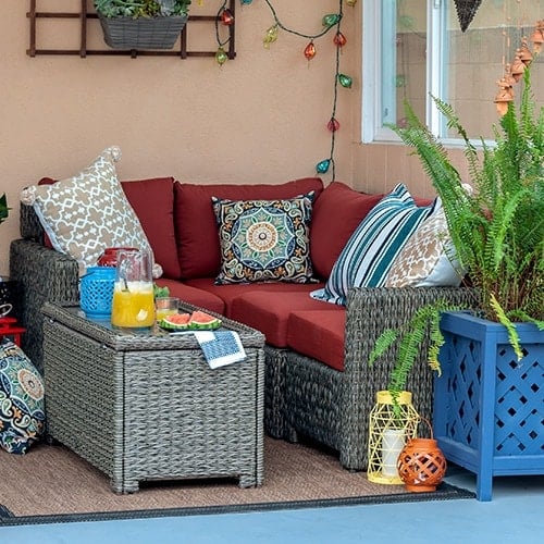 Small patio decorating ideas to transform your patio into a cozy space with personality and the perfect setting for entertaining and spending time.