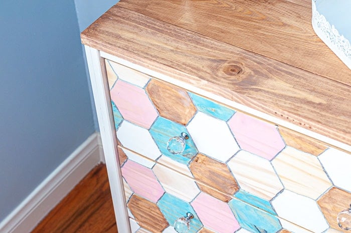 Close up view of top and knobs of the Ikea Rast