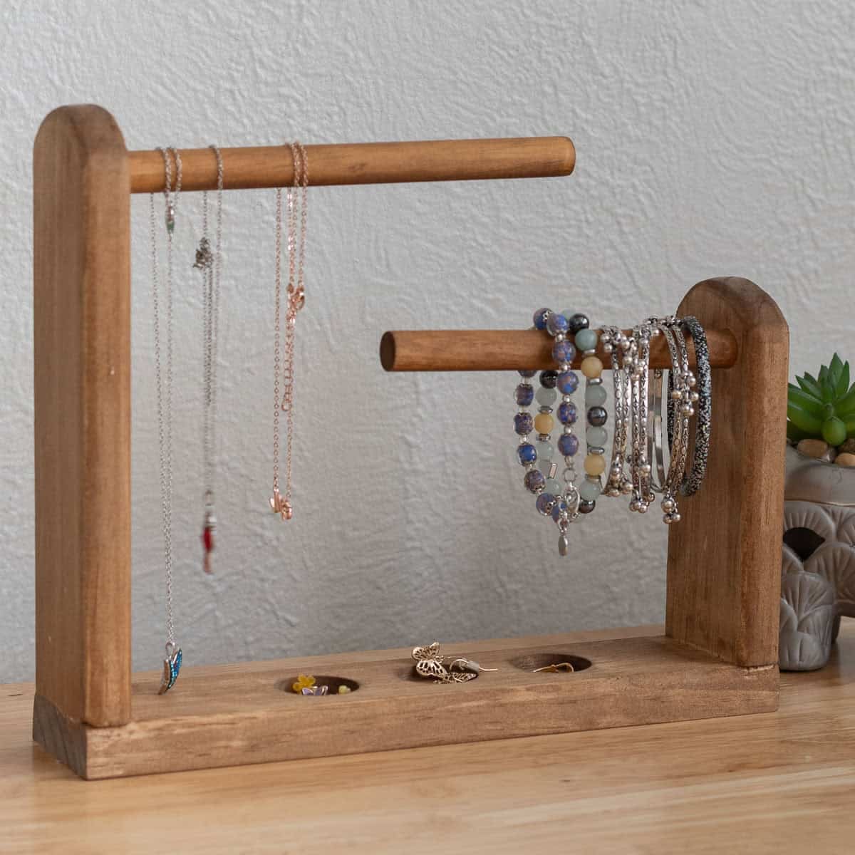 Learn how to build a DIY tabletop jewelry holder with this easy woodworking tutorial. Perfect beginner project!