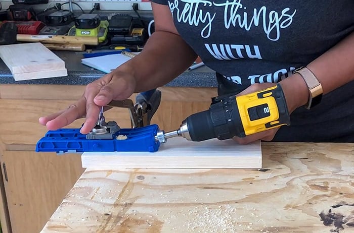 Drilling pocket holes using the Kreg 320