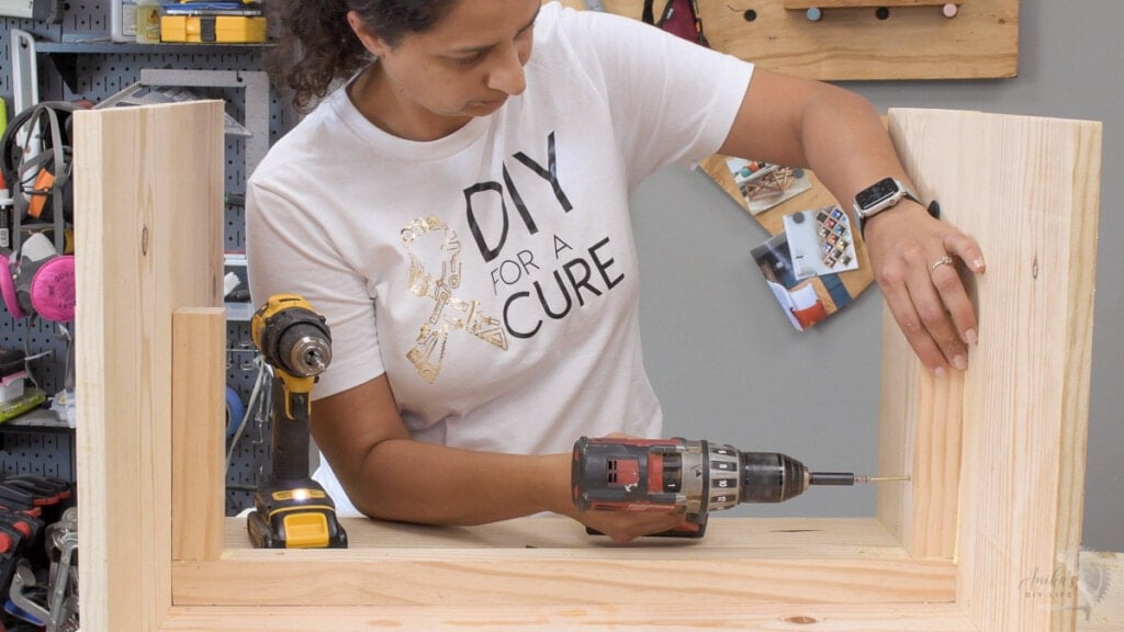 Attaching the braces to the table bottom