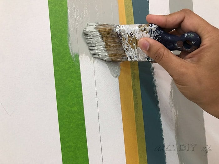 Painting stripes on wall