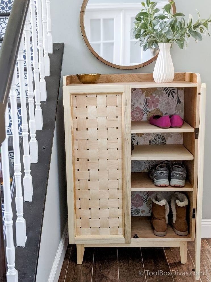 shoe cabinet for organizing shoes in an entryway