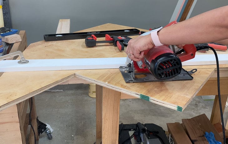 Cutting plywood even on the DIY headboard