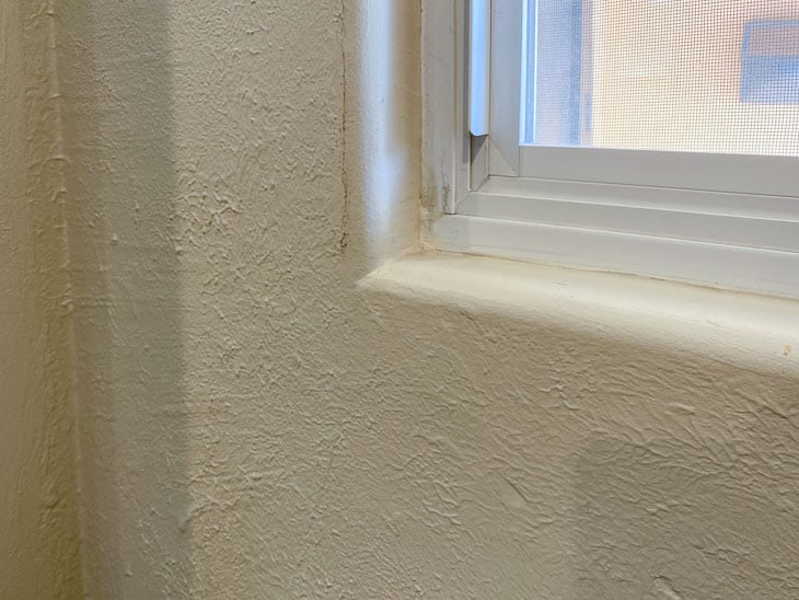Bullnose or rounded corner of window.