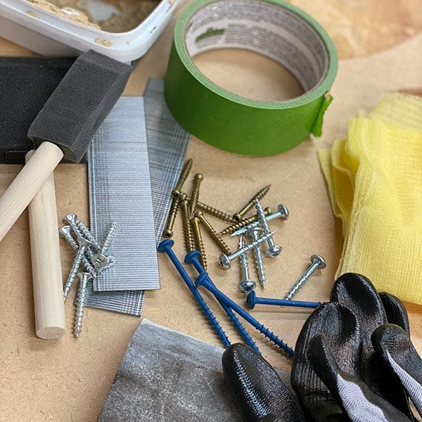 Here is a list of the workshop essentials you should always have on hand to make your projects efficiently and save time. Keep your workshop well-stocked!