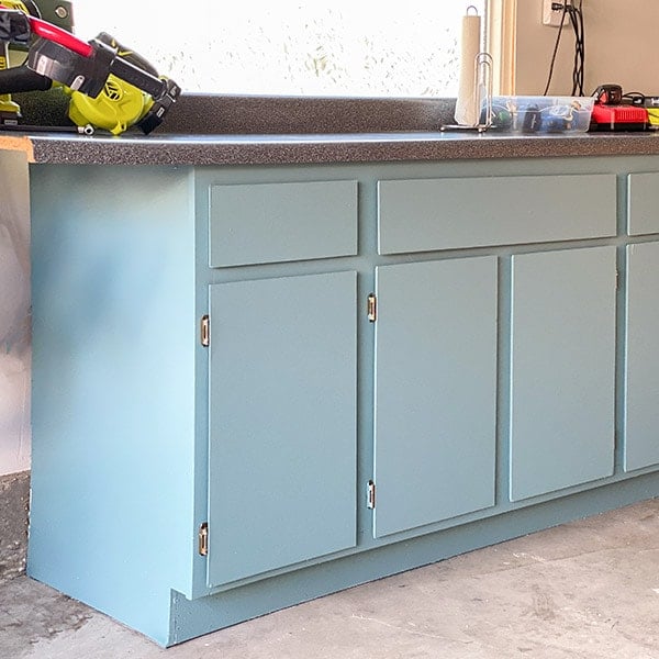 Can you paint veneer cabinets? Yes, you can! Here is a complete tutorial on how to paint veneer cabinets for a long-lasting professional finish.