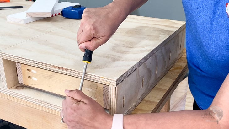 running a screw driver along the edge of the plywood to round it up