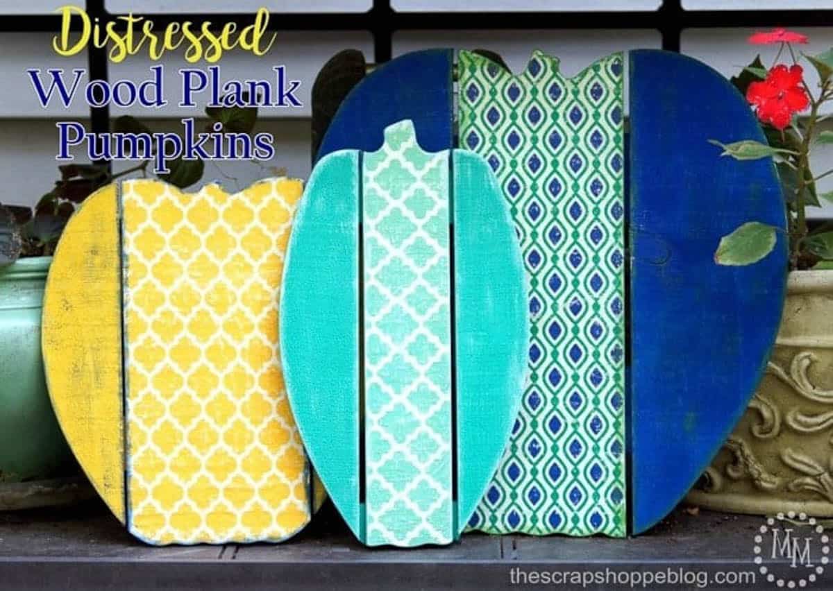 pallet wood pumpkins painted yellow, green and blue