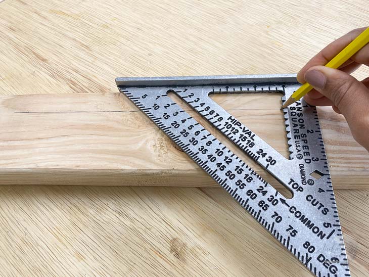 marking a straight line using a speed square