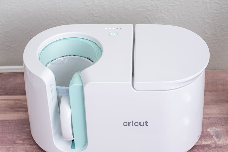 Progress lights on the Cricut MugPress