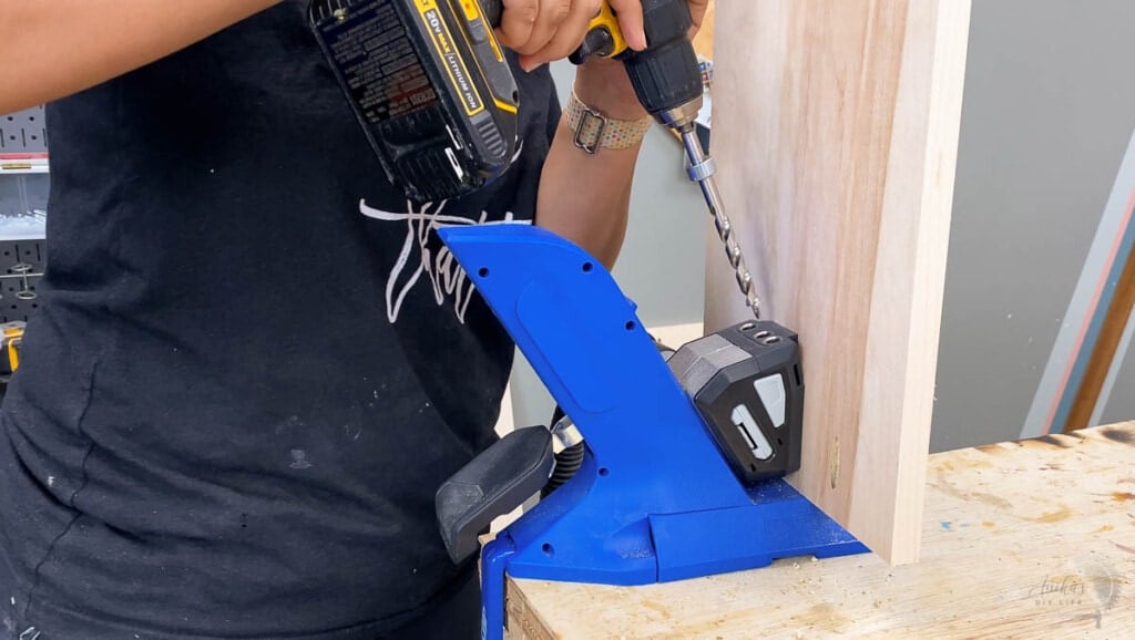 woamn making pocket holes to build the closet organizer